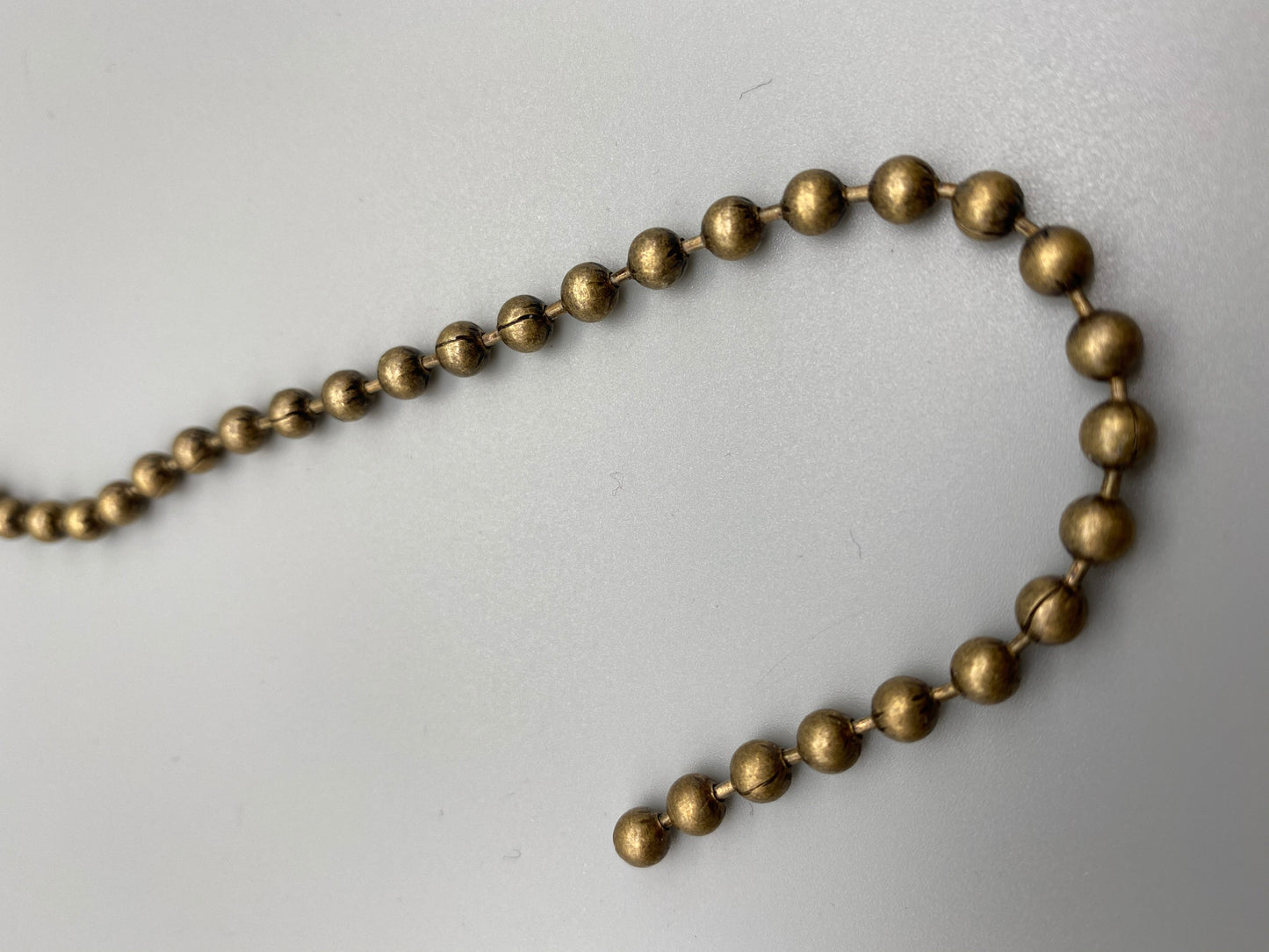 Endlose Metallkette aus antikem Messing – Perlengröße Nr. 10: 4,5 mm Öse