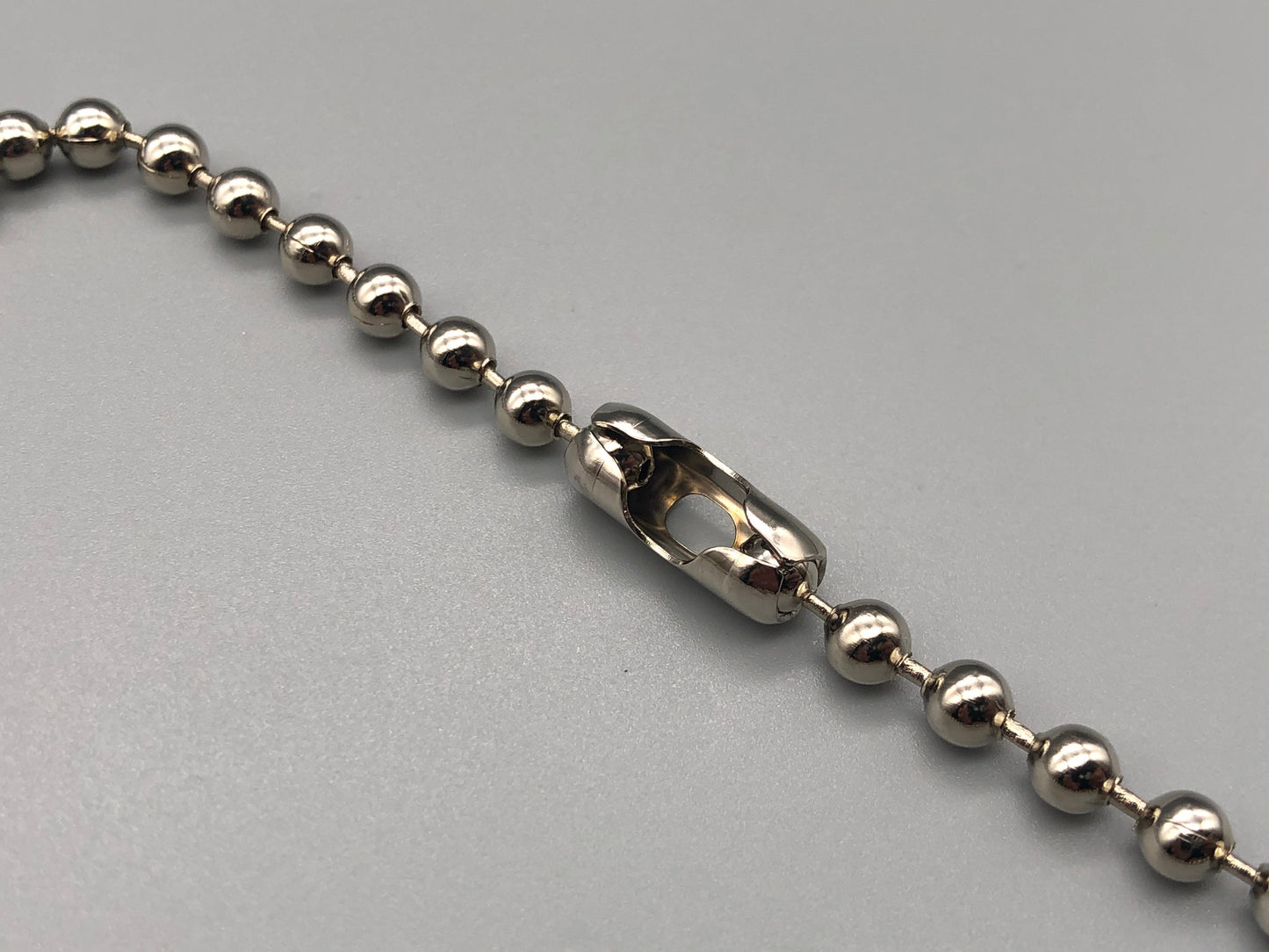 Silberne Metallkette - Nr. 10 Perlengröße: 4,5 mm + kostenloser Verbinder