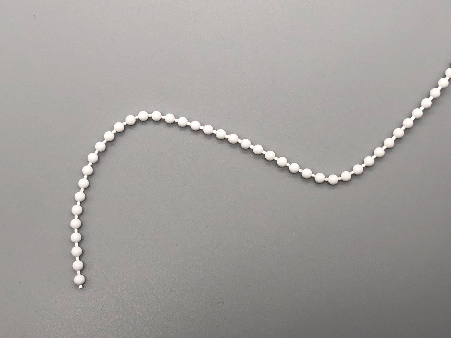 Vertikale Jalousie, weiße Kunststoffkette – Nr. 6, Perlengröße 3,2 mm, mit passendem Verbinder